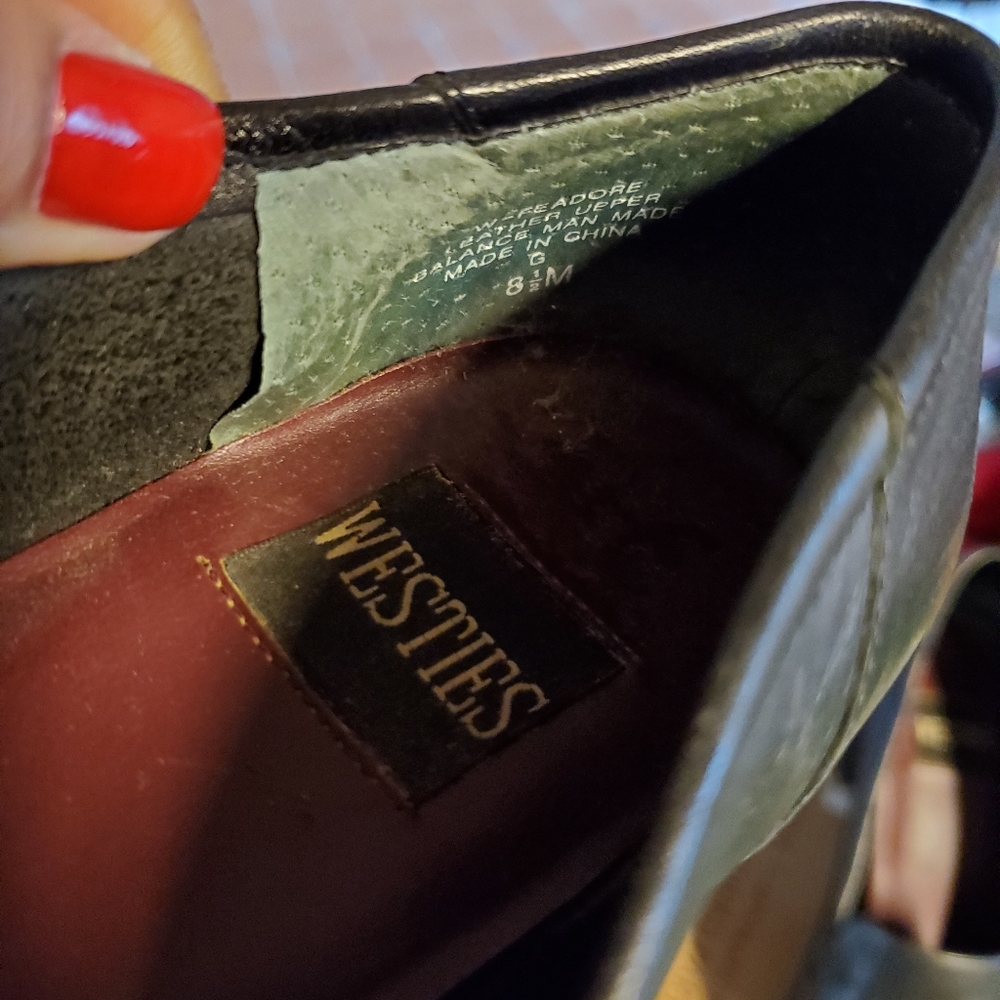 Shoes 👞 - Picture 3 of 4
